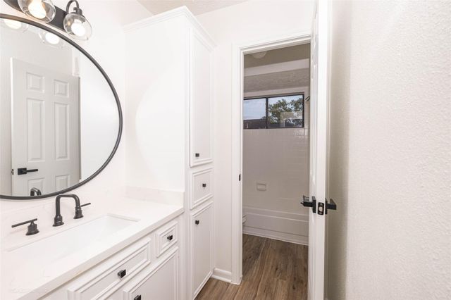 9810 Jockey Club Drive, Houston, TX 77065