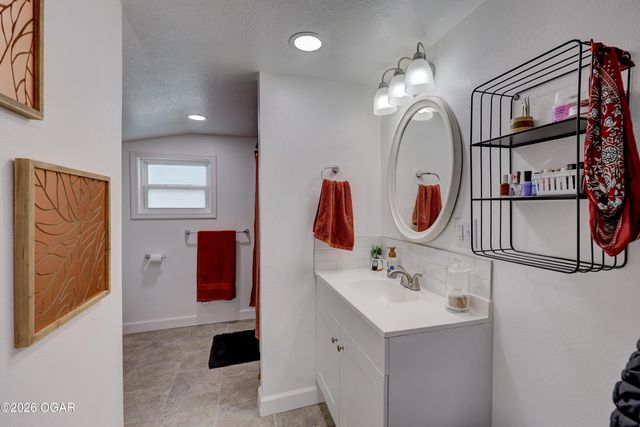 120 N Oronogo Street, Webb City, MO 64870