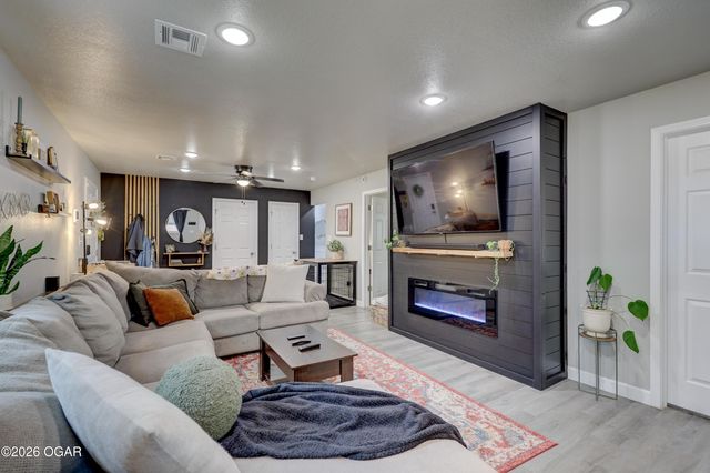 120 N Oronogo Street, Webb City, MO 64870