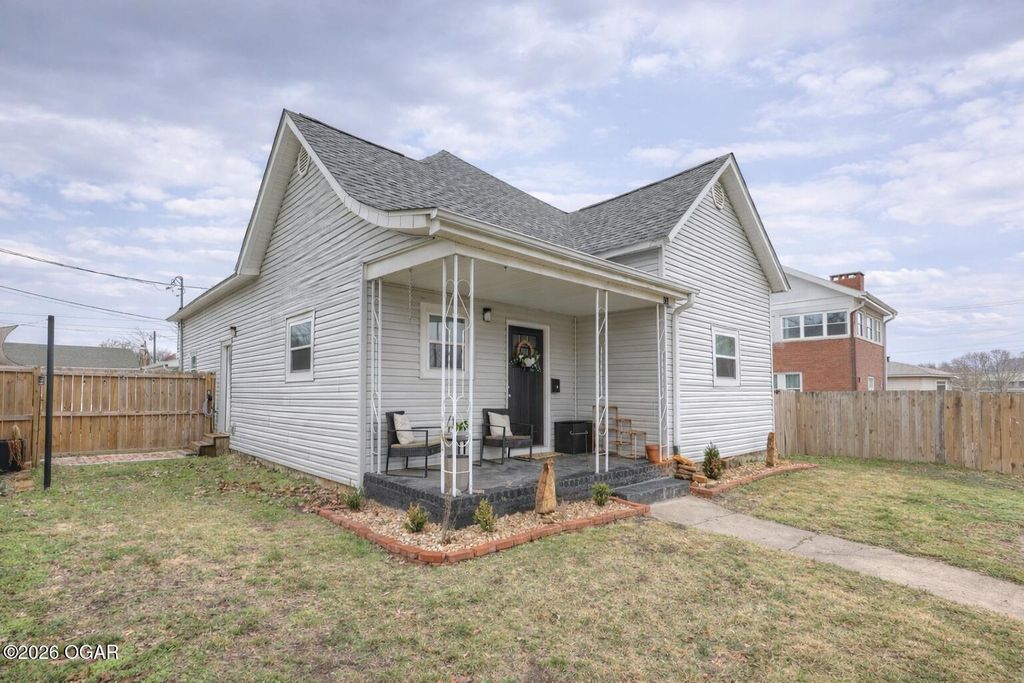 120 N Oronogo Street, Webb City, MO 64870