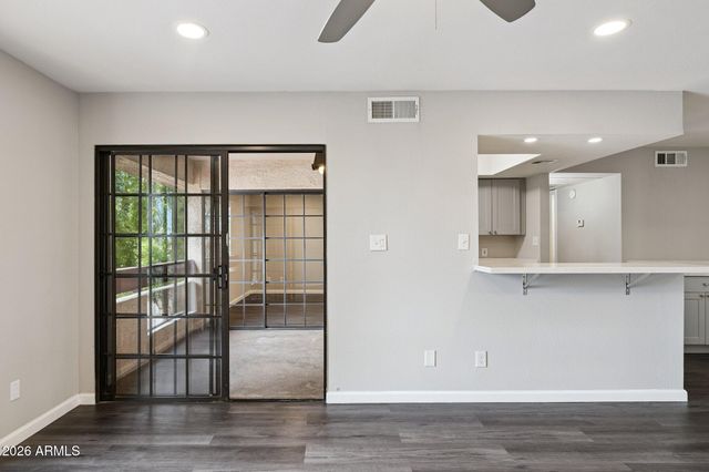 3131 W COCHISE Drive 202, Phoenix, AZ 85051