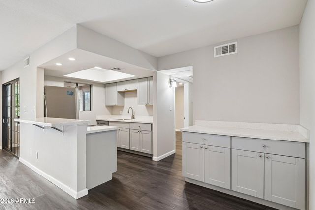 3131 W COCHISE Drive 202, Phoenix, AZ 85051