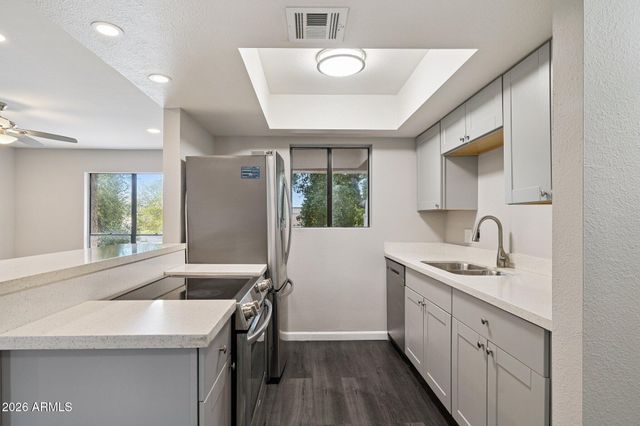 3131 W COCHISE Drive 202, Phoenix, AZ 85051