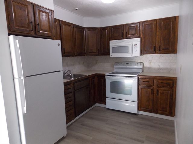 273 Boston Post Rd E 12, Marlborough, MA 01752