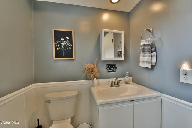 6 N Hollywood Avenue, Gloversville, NY 12078