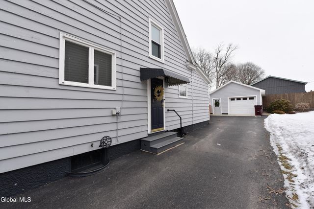 6 N Hollywood Avenue, Gloversville, NY 12078