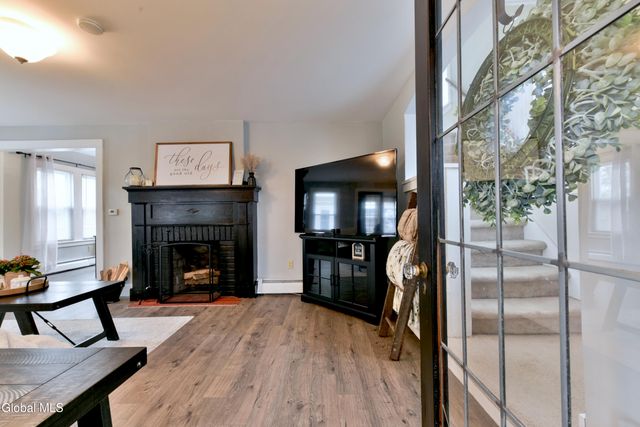 6 N Hollywood Avenue, Gloversville, NY 12078