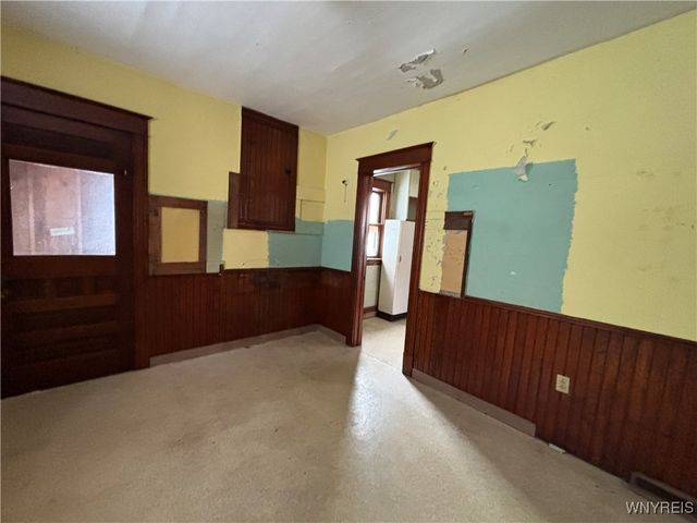 459 East Avenue, Lockport City, NY 14094