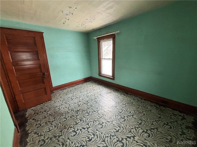 459 East Avenue, Lockport City, NY 14094