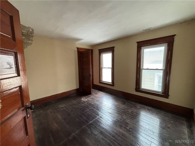 459 East Avenue, Lockport City, NY 14094