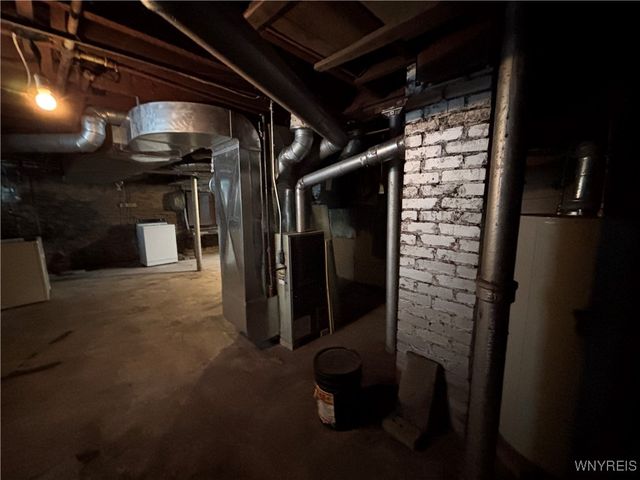 459 East Avenue, Lockport City, NY 14094