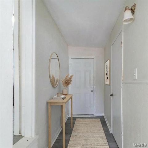 445 Plaza Avenue, Ferguson, MO 63135