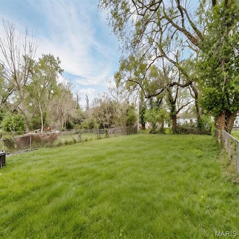 445 Plaza Avenue, Ferguson, MO 63135
