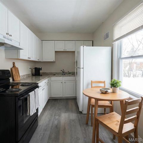 445 Plaza Avenue, Ferguson, MO 63135