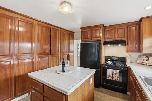 1218 Sally Street, Hollister, CA 95023