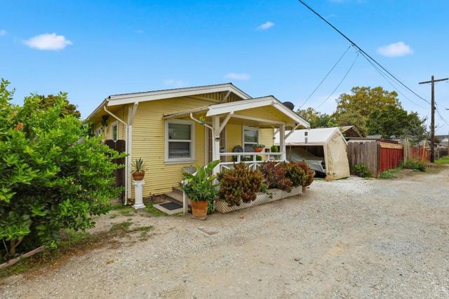 1218 Sally Street, Hollister, CA 95023