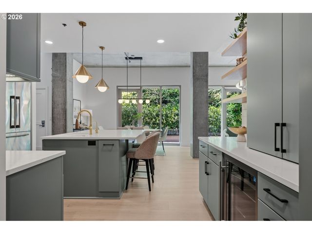 922 Nw 11TH Ave 106, Portland, OR 97209