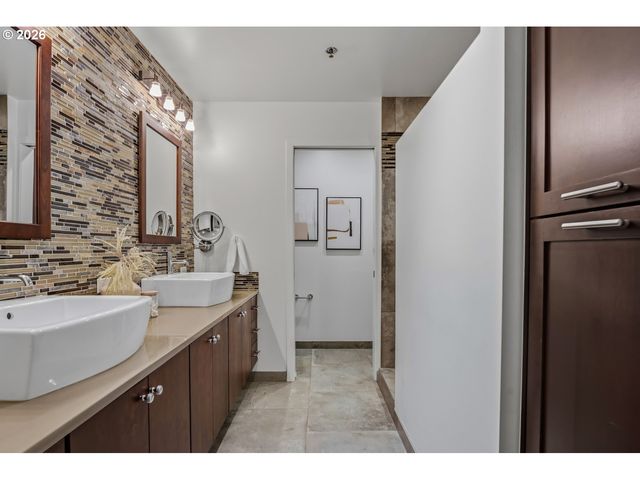 922 Nw 11TH Ave 106, Portland, OR 97209