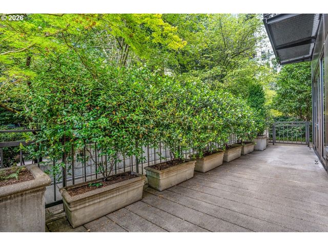 922 Nw 11TH Ave 106, Portland, OR 97209