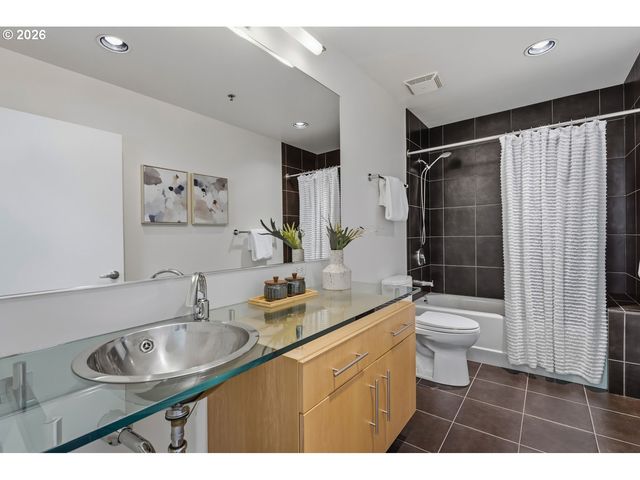 922 Nw 11TH Ave 106, Portland, OR 97209