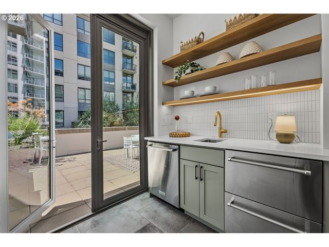 922 Nw 11TH Ave 106, Portland, OR 97209