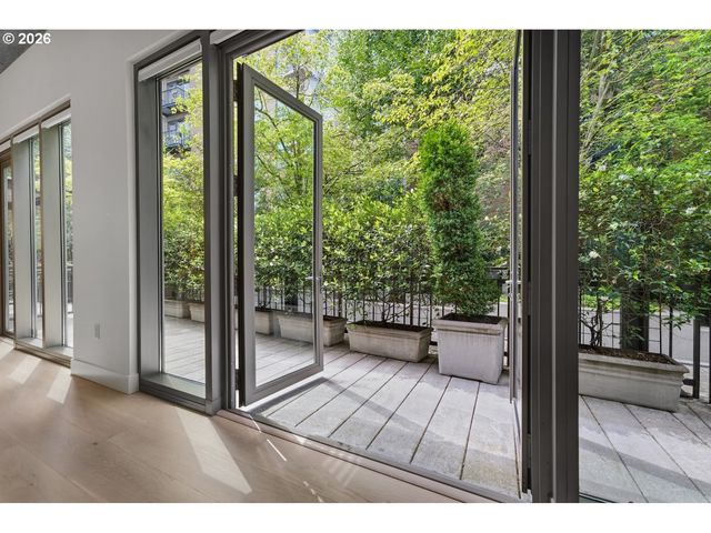 922 Nw 11TH Ave 106, Portland, OR 97209