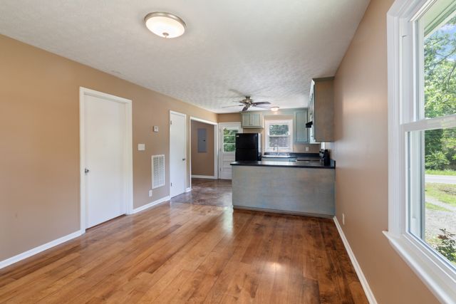 1615 New Dry Hollow Rd, Vanleer, TN 37181