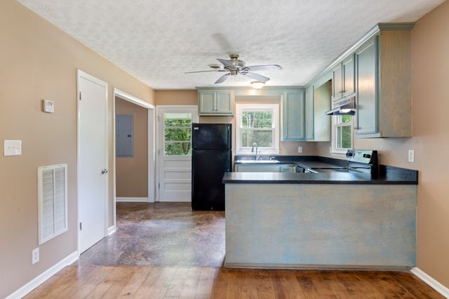 1615 New Dry Hollow Rd, Vanleer, TN 37181