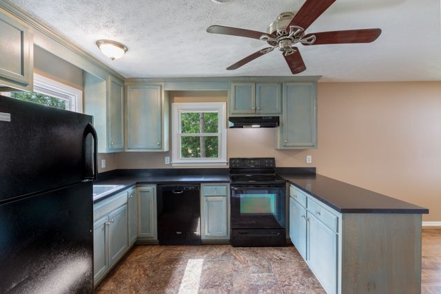 1615 New Dry Hollow Rd, Vanleer, TN 37181