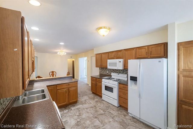 32600 Haggerty Drive, Roseville, MI 48066