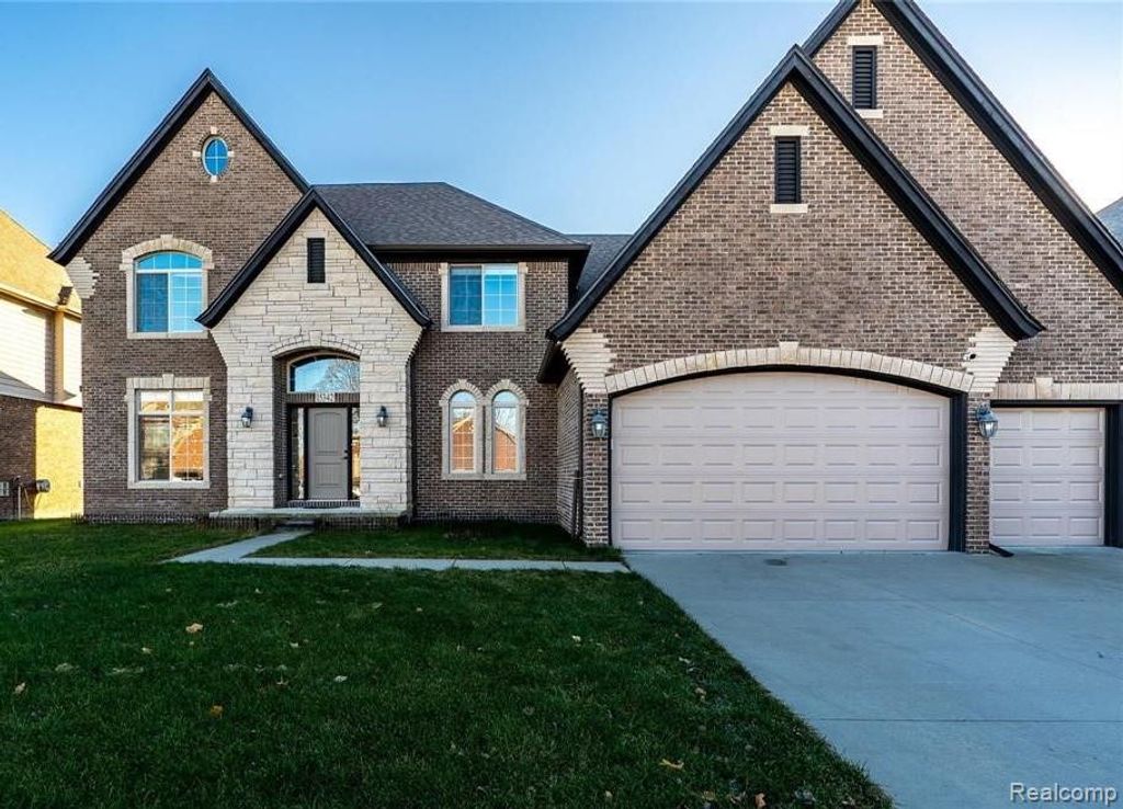 15342 Amberfield Drive, Macomb Township, MI 48042