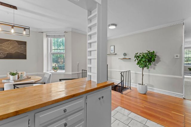 703 Laurel Avenue 1W, Saint Paul, MN 55104