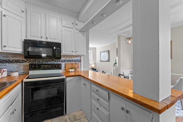 703 Laurel Avenue 1W, Saint Paul, MN 55104