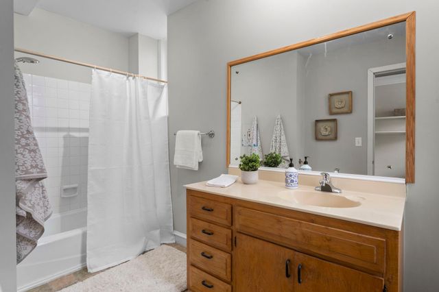 703 Laurel Avenue 1W, Saint Paul, MN 55104