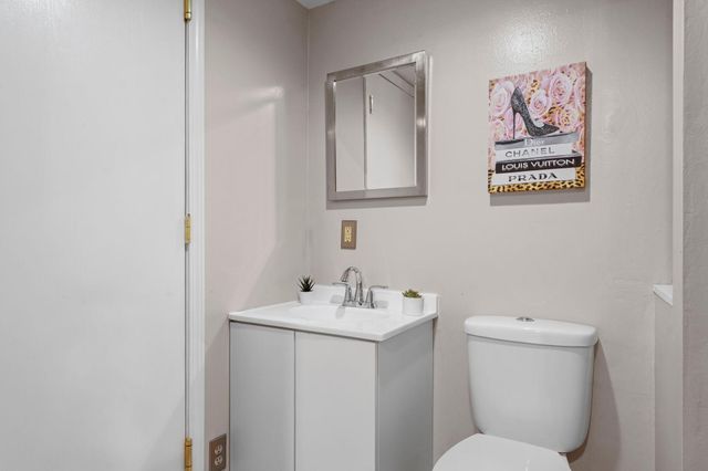 703 Laurel Avenue 1W, Saint Paul, MN 55104