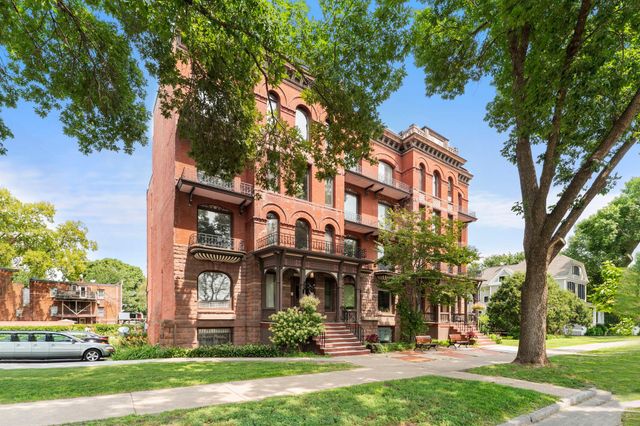 703 Laurel Avenue 1W, Saint Paul, MN 55104