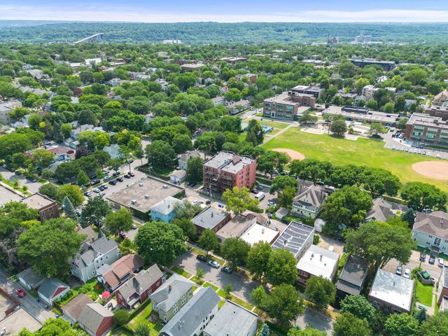 703 Laurel Avenue 1W, Saint Paul, MN 55104