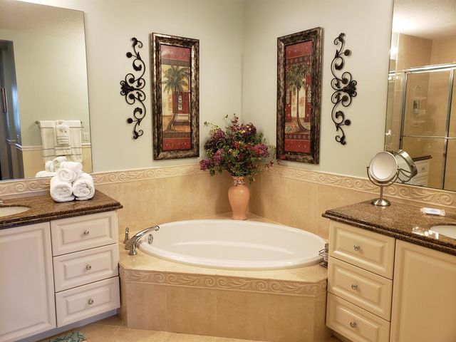 37 Harbour Isle Drive E 203, Fort Pierce, FL 34949