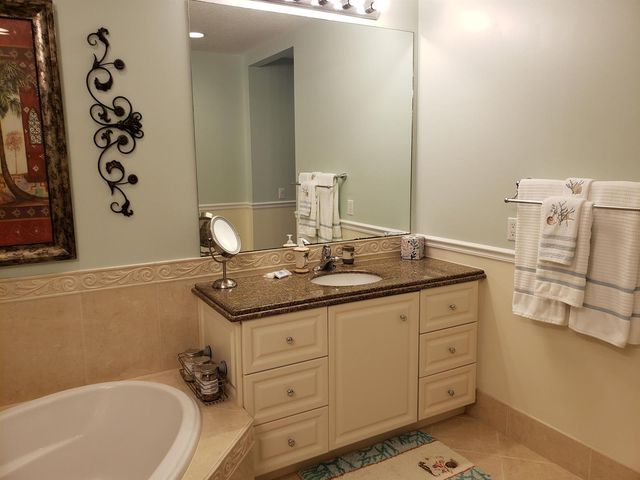 37 Harbour Isle Drive E 203, Fort Pierce, FL 34949