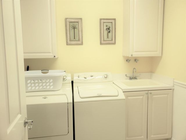 37 Harbour Isle Drive E 203, Fort Pierce, FL 34949