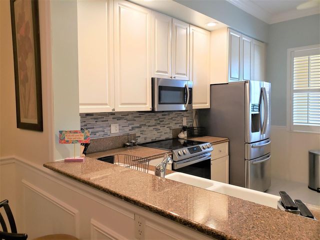 37 Harbour Isle Drive E 203, Fort Pierce, FL 34949