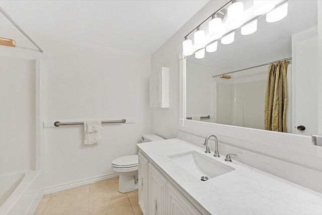 10821 N Military Trail Apt 19, Palm Beach Gardens, FL 33410