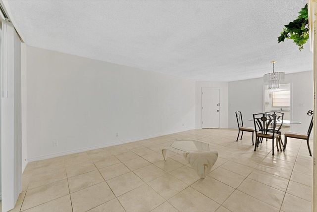 10821 N Military Trail Apt 19, Palm Beach Gardens, FL 33410
