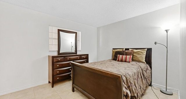 10821 N Military Trail Apt 19, Palm Beach Gardens, FL 33410