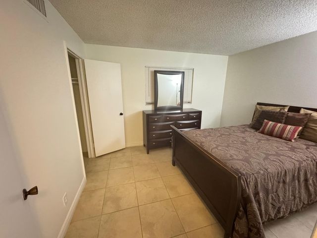 10821 N Military Trail Apt 19, Palm Beach Gardens, FL 33410