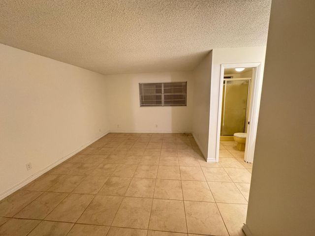 10821 N Military Trail Apt 19, Palm Beach Gardens, FL 33410