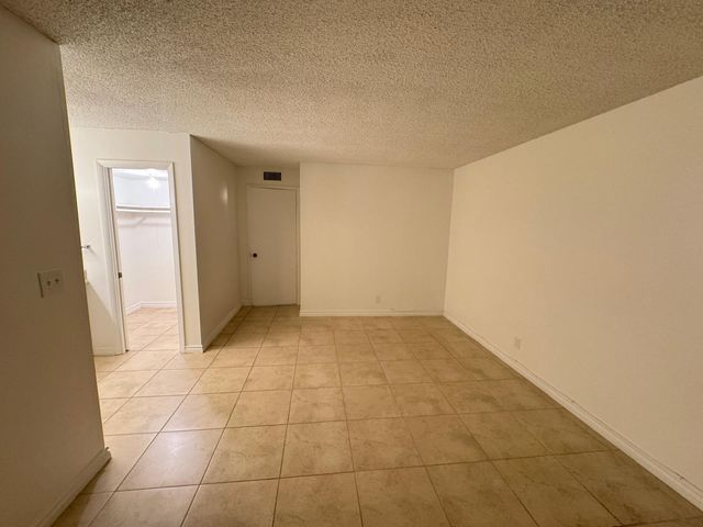 10821 N Military Trail Apt 19, Palm Beach Gardens, FL 33410