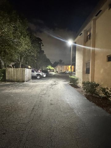 10821 N Military Trail Apt 19, Palm Beach Gardens, FL 33410