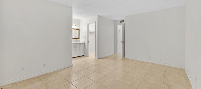 10821 N Military Trail Apt 19, Palm Beach Gardens, FL 33410