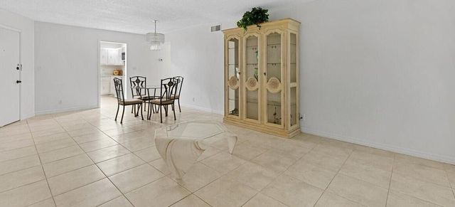 10821 N Military Trail Apt 19, Palm Beach Gardens, FL 33410